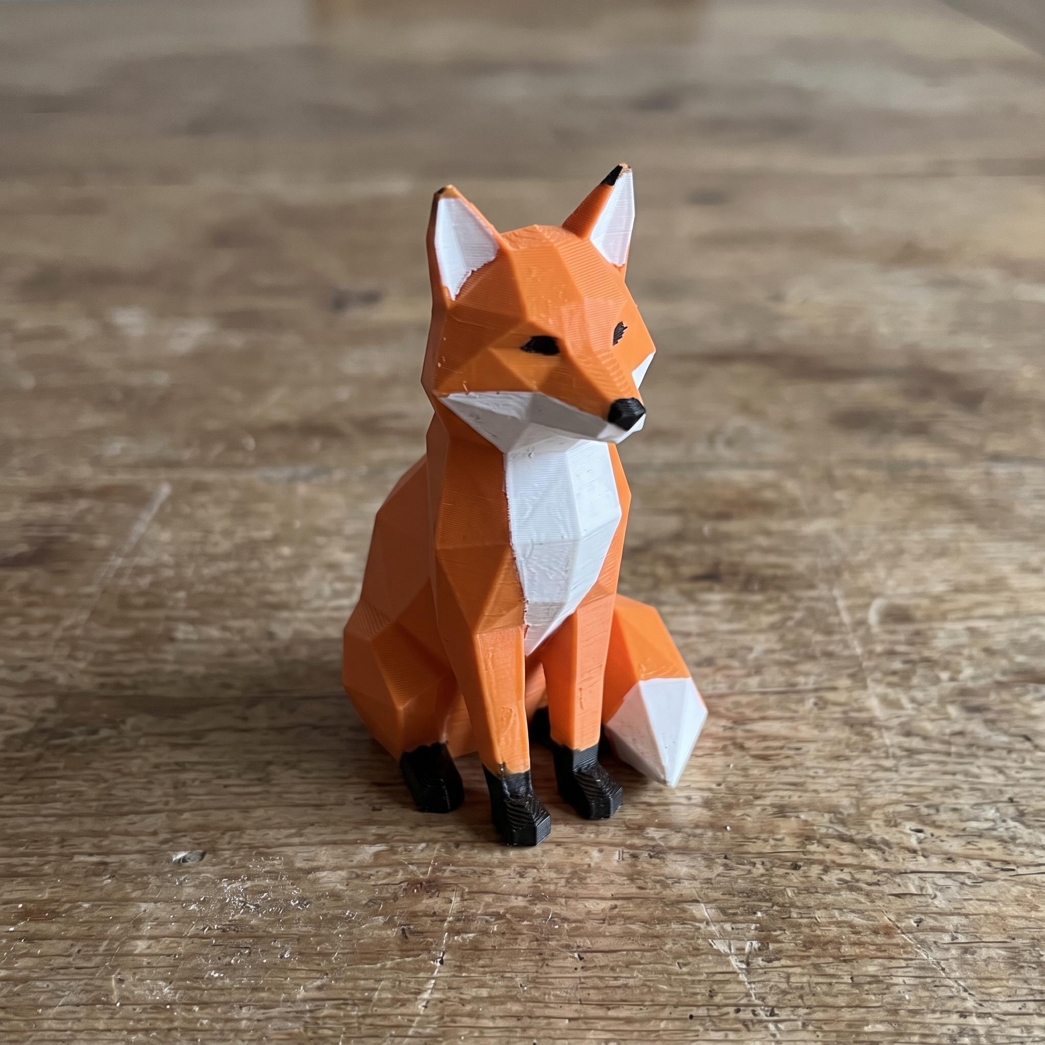 Figurină low-poly – vulpe